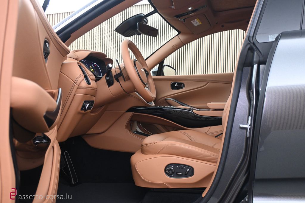 Aston Martin DBX 2022