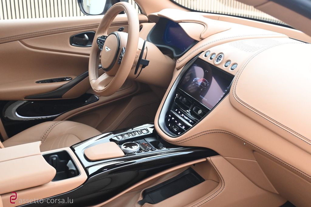 Aston Martin DBX 2022
