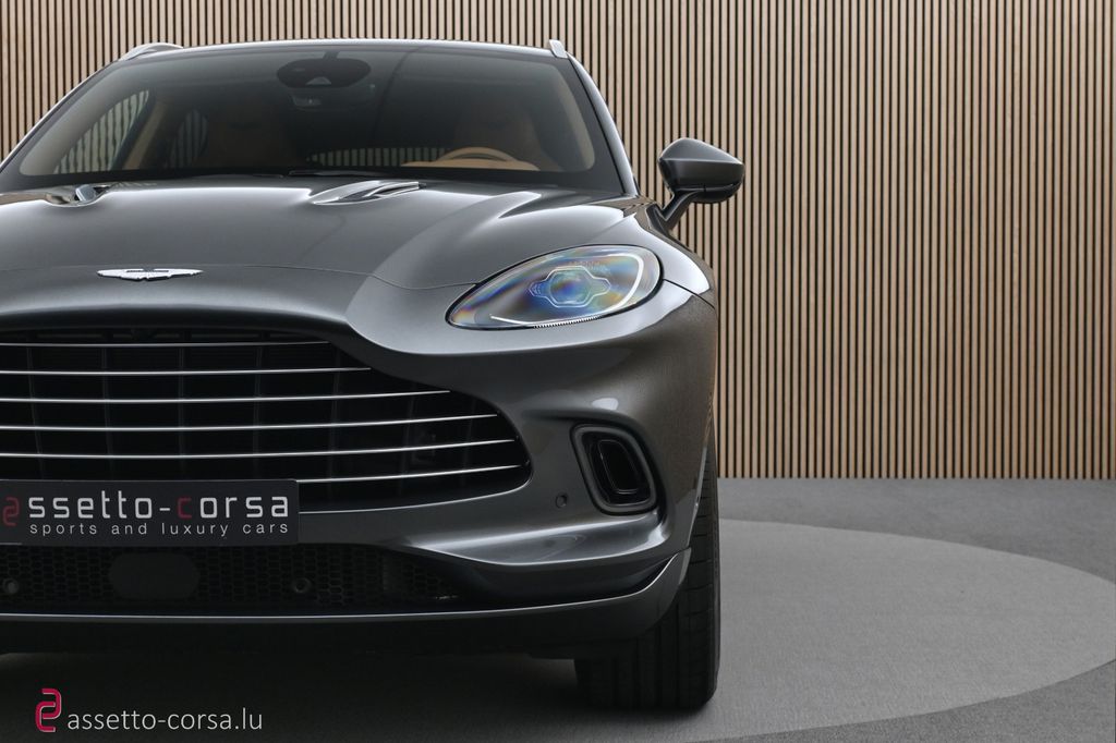 Aston Martin DBX 2022