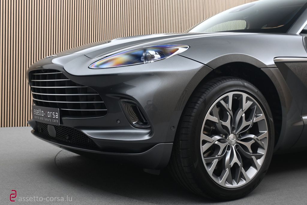 Aston Martin DBX 2022
