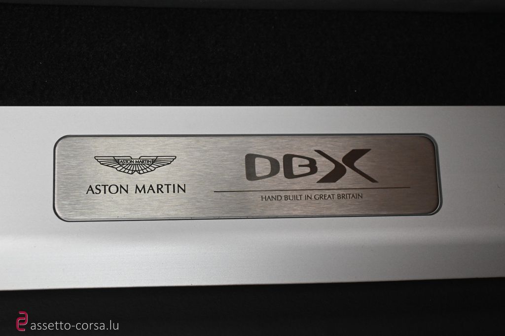Aston Martin DBX 2022