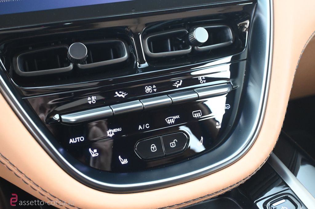 Aston Martin DBX 2022