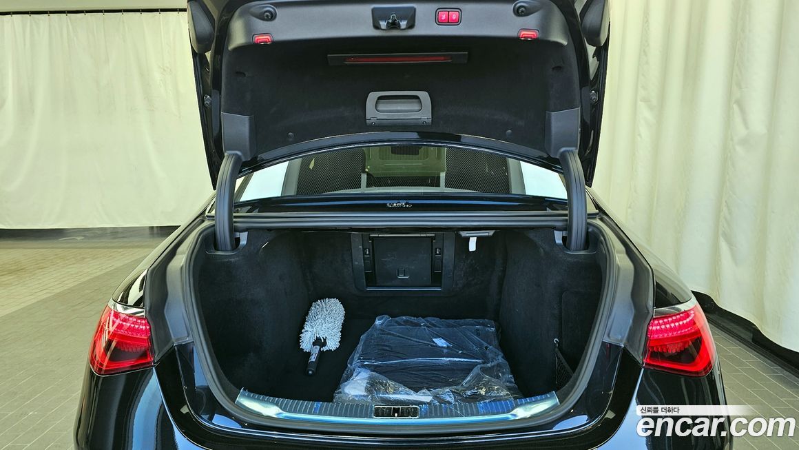 Mercedes-Benz S-Class 2021