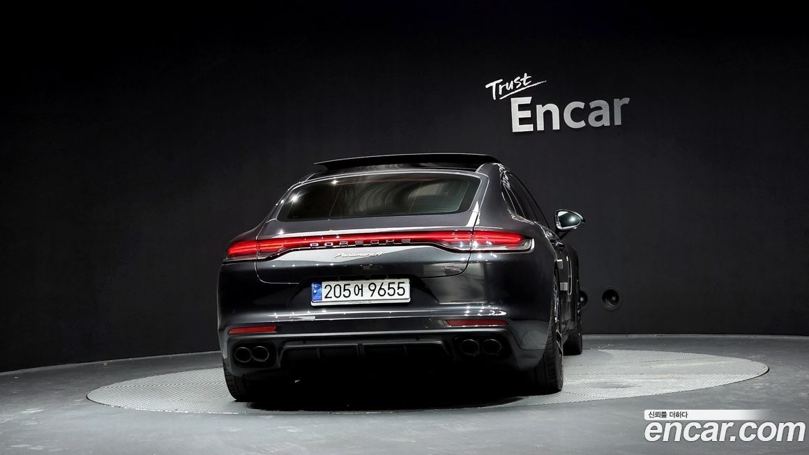 Porsche Panamera 2023