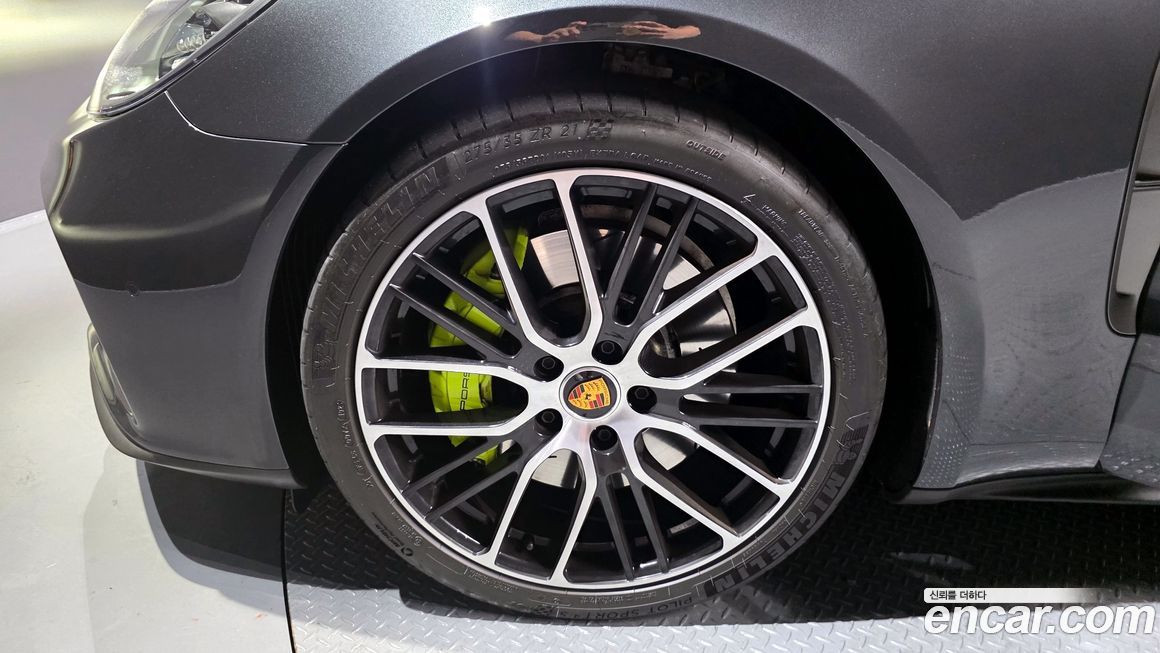 Porsche Panamera 2023