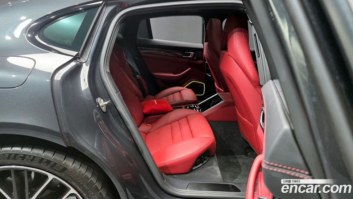 Porsche Panamera 2023
