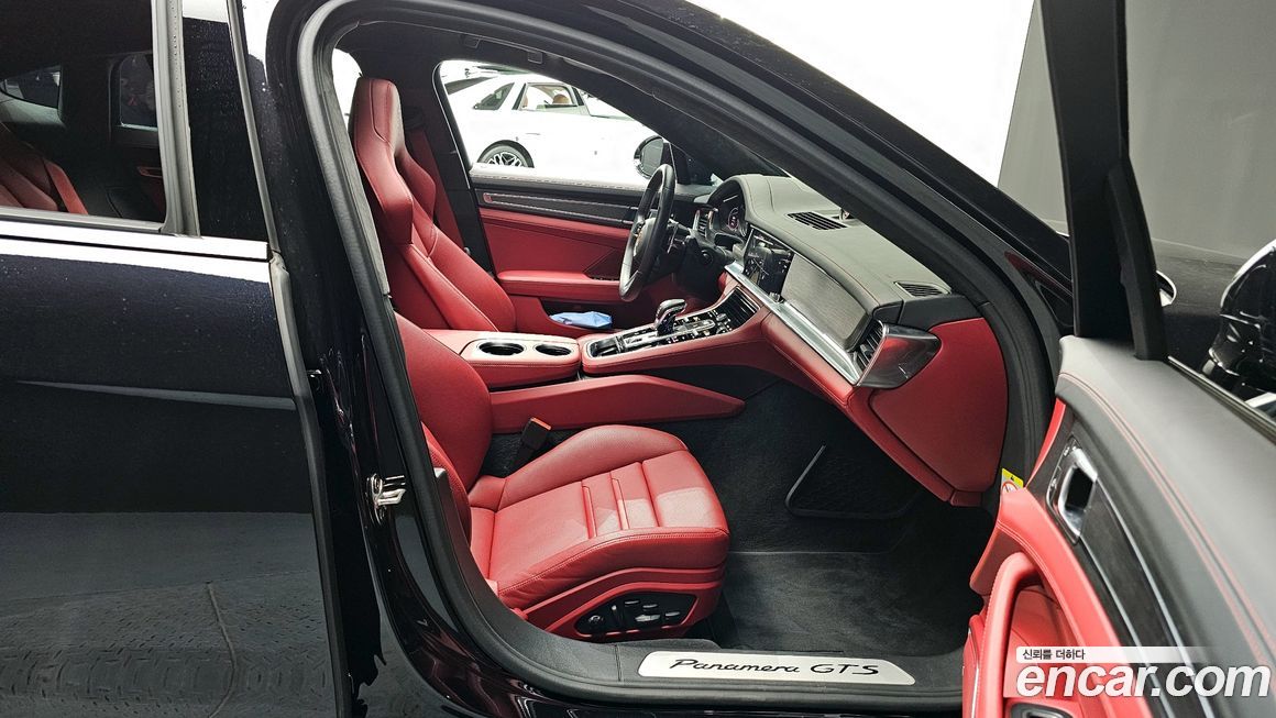 Porsche Panamera 2023