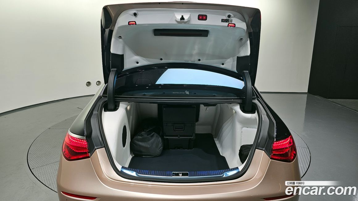 Mercedes-Benz S-Class 2023