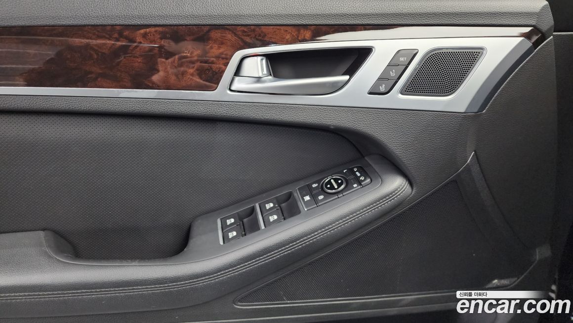 Hyundai Genesis 2016