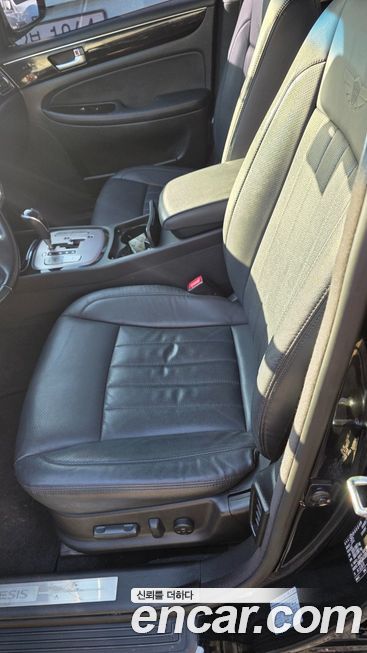 Hyundai Genesis 2012