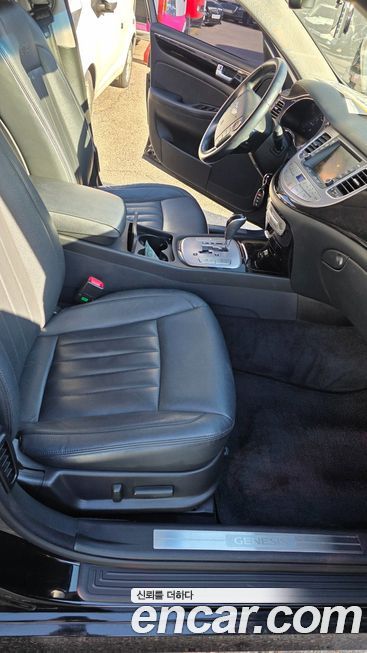 Hyundai Genesis 2012