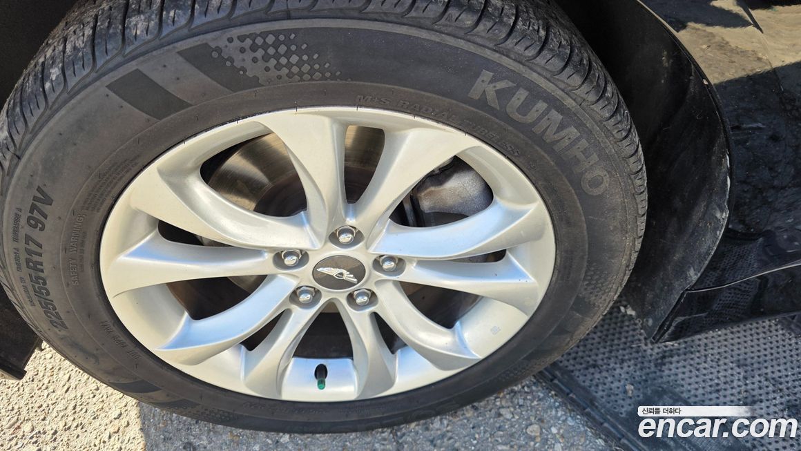 Hyundai Genesis 2012