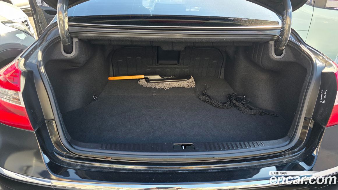 Hyundai Genesis 2012