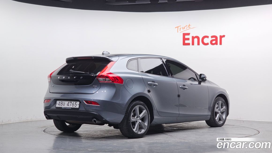 Volvo V40 2018