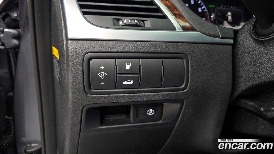 Hyundai Genesis 2016