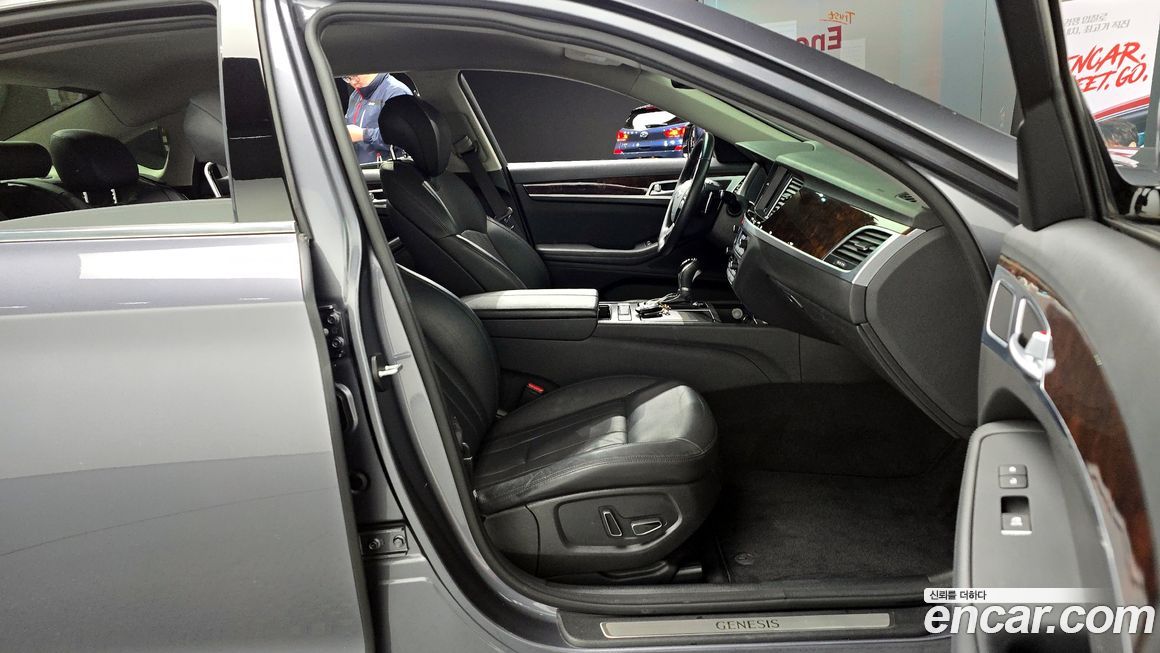 Hyundai Genesis 2016