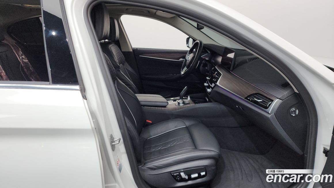 BMW 5-Series 2022