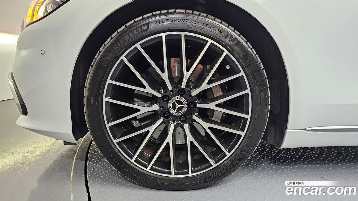 Mercedes-Benz S-Class 2024