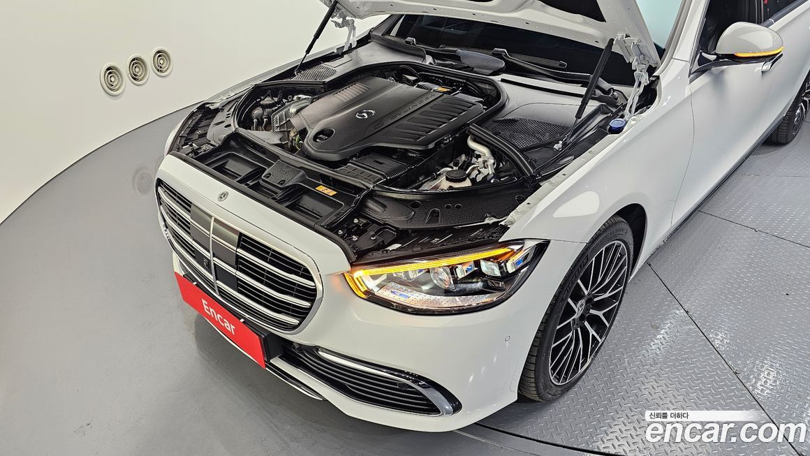 Mercedes-Benz S-Class 2024