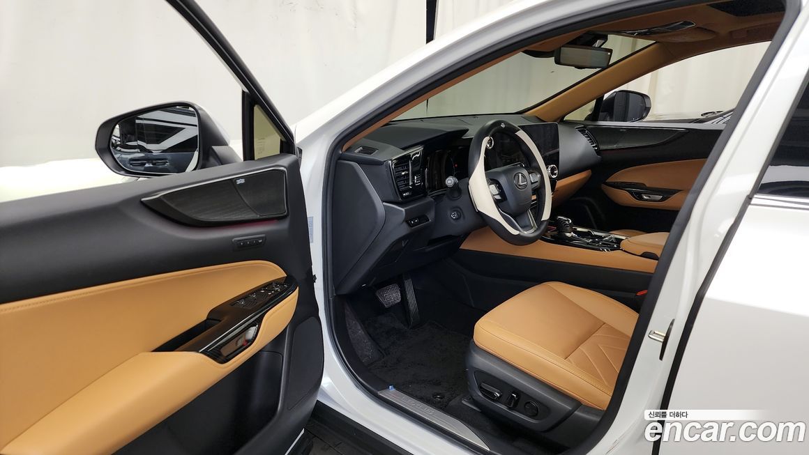 Lexus NX 2025