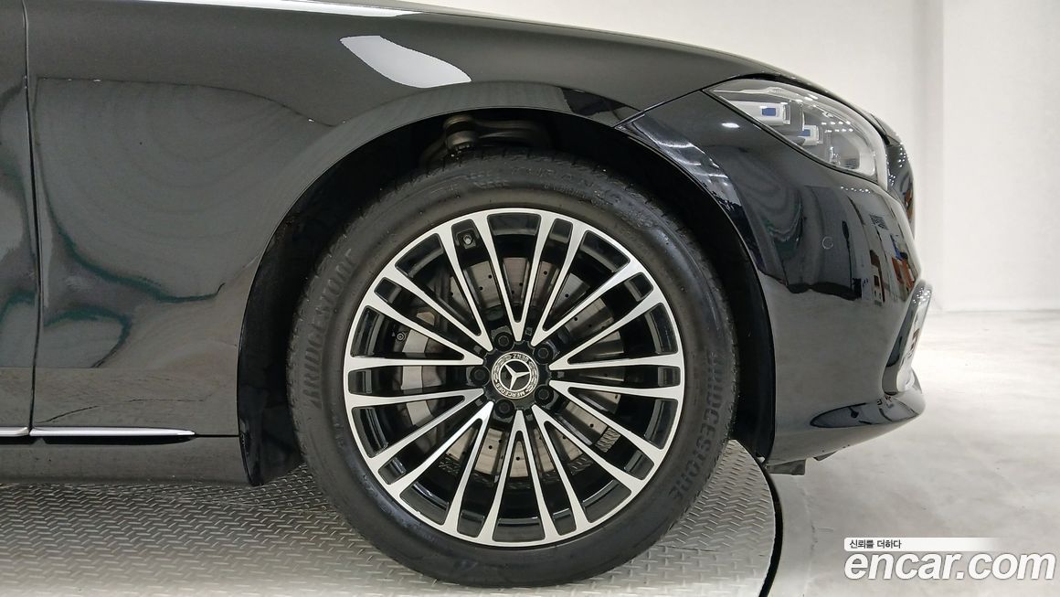 Mercedes-Benz S-Class 2025