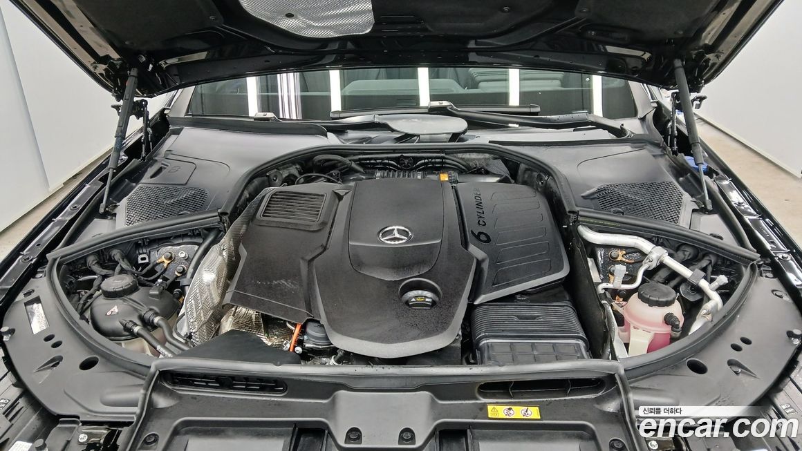 Mercedes-Benz S-Class 2025