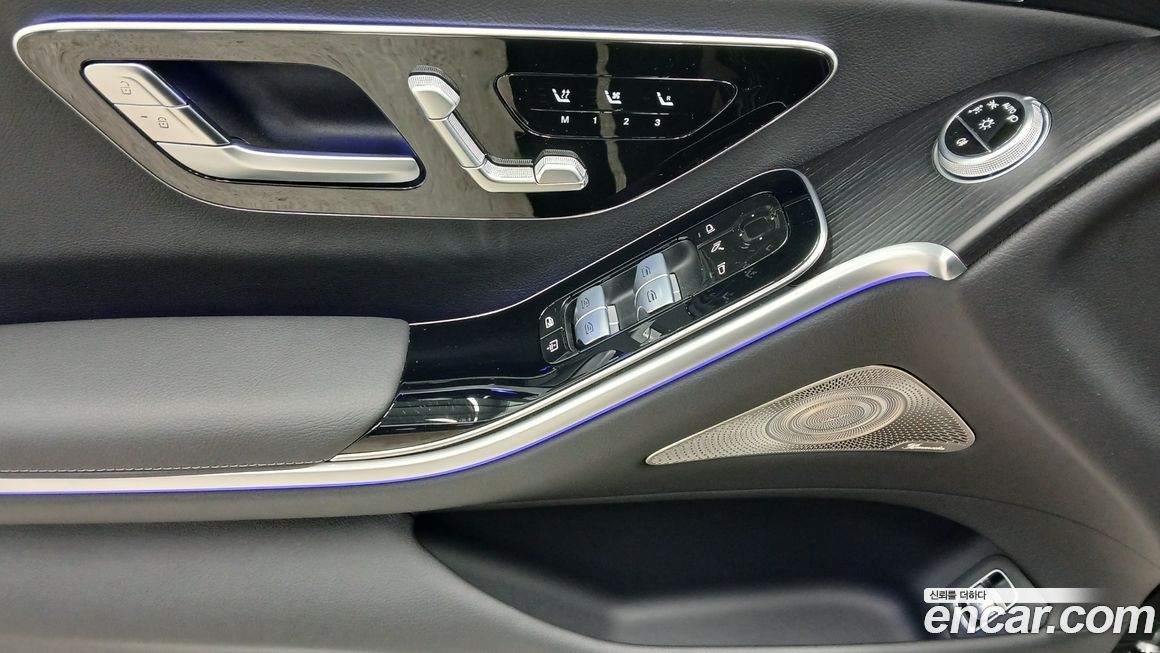 Mercedes-Benz S-Class 2025