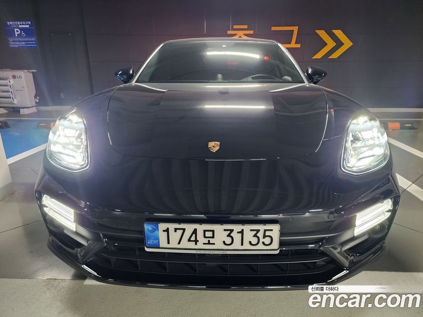 Porsche Panamera 2023