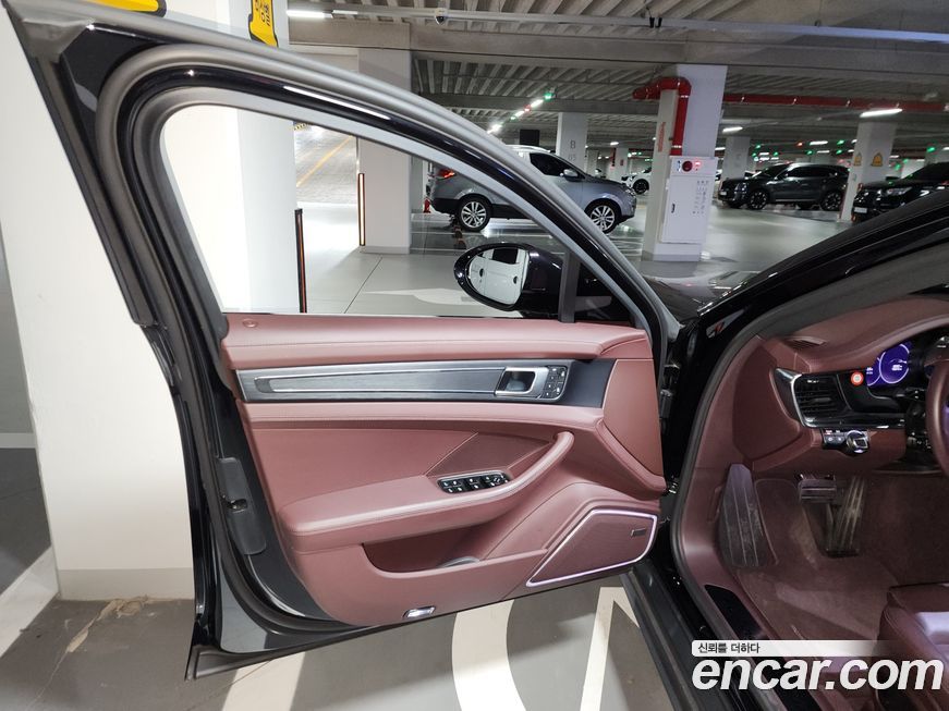 Porsche Panamera 2023