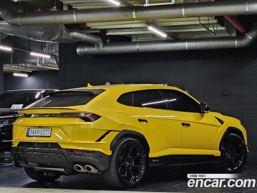 Lamborghini Urus 2024