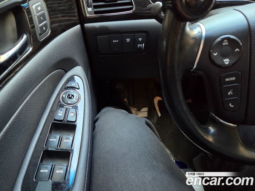 Hyundai Genesis 2012