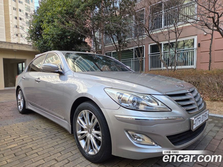 Hyundai Genesis 2012