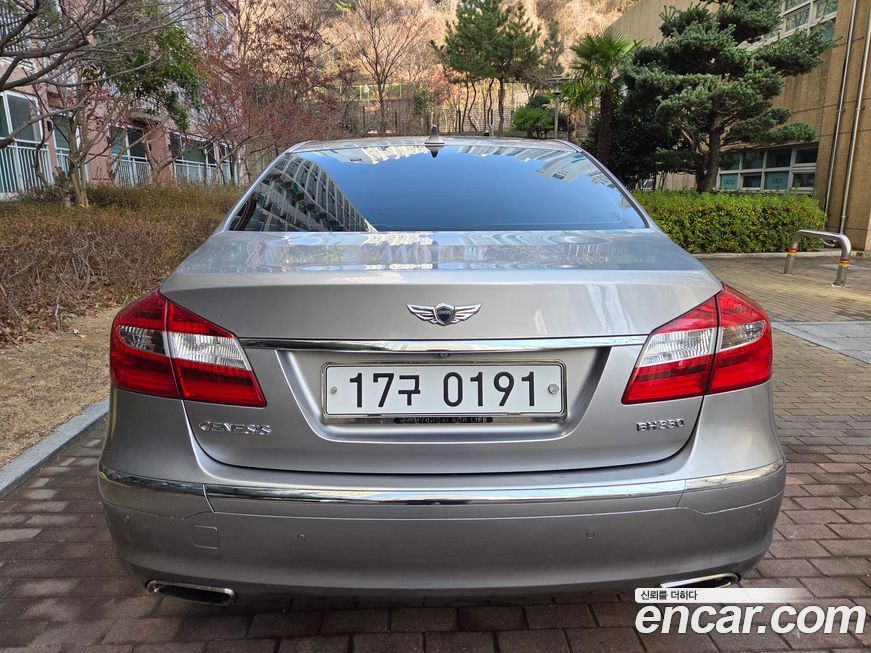 Hyundai Genesis 2012