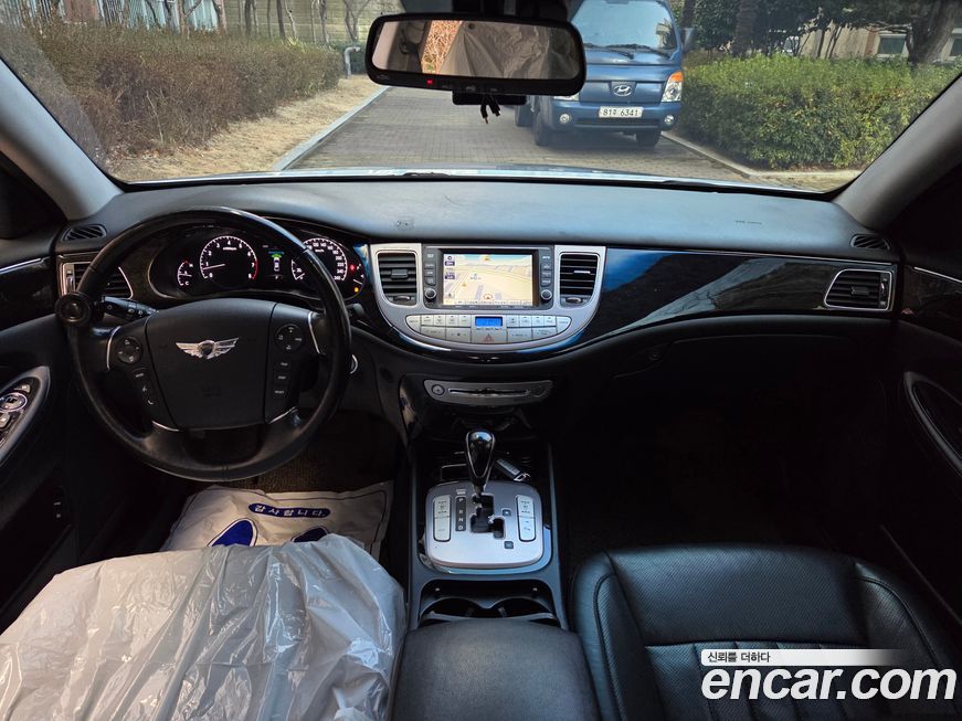 Hyundai Genesis 2012