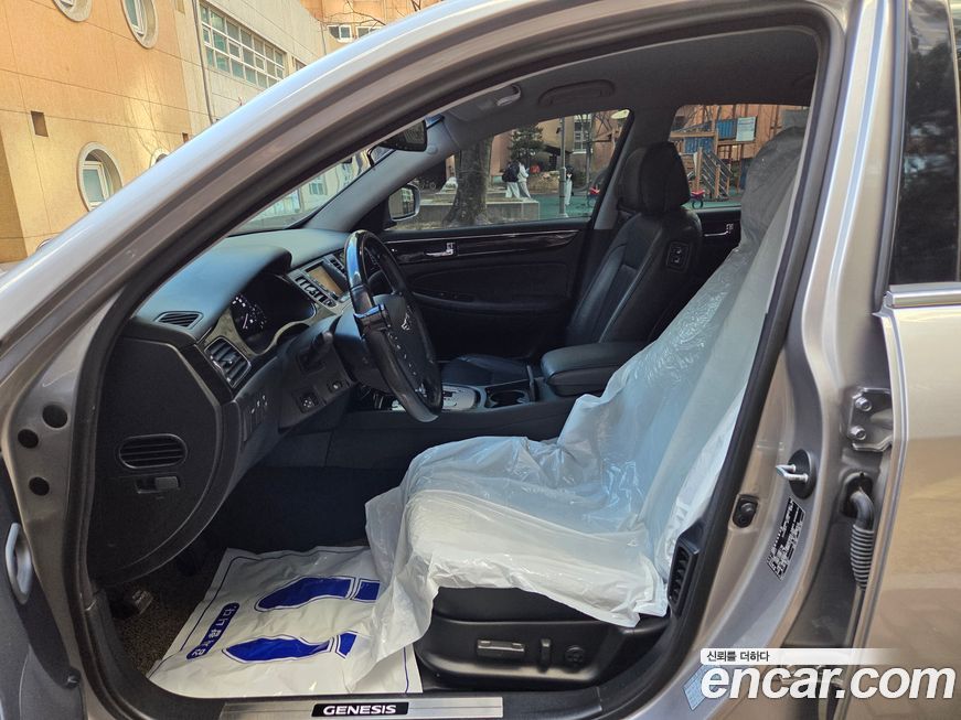 Hyundai Genesis 2012