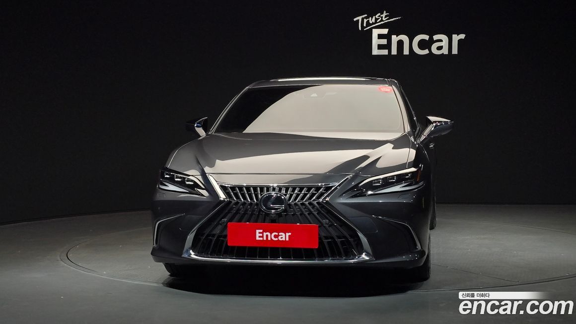 Lexus ES 2023