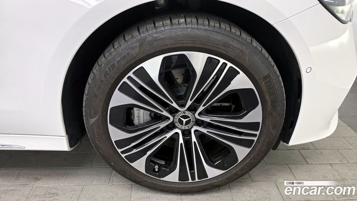 Mercedes-Benz E-Class 2025