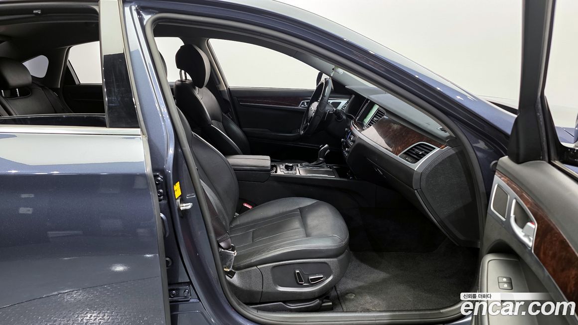 Hyundai Genesis 2016