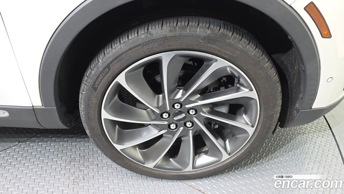 Lincoln Nautilus 2020