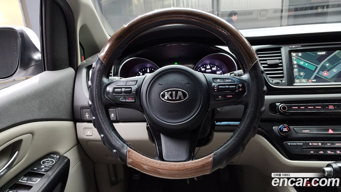 Kia Canival 2015
