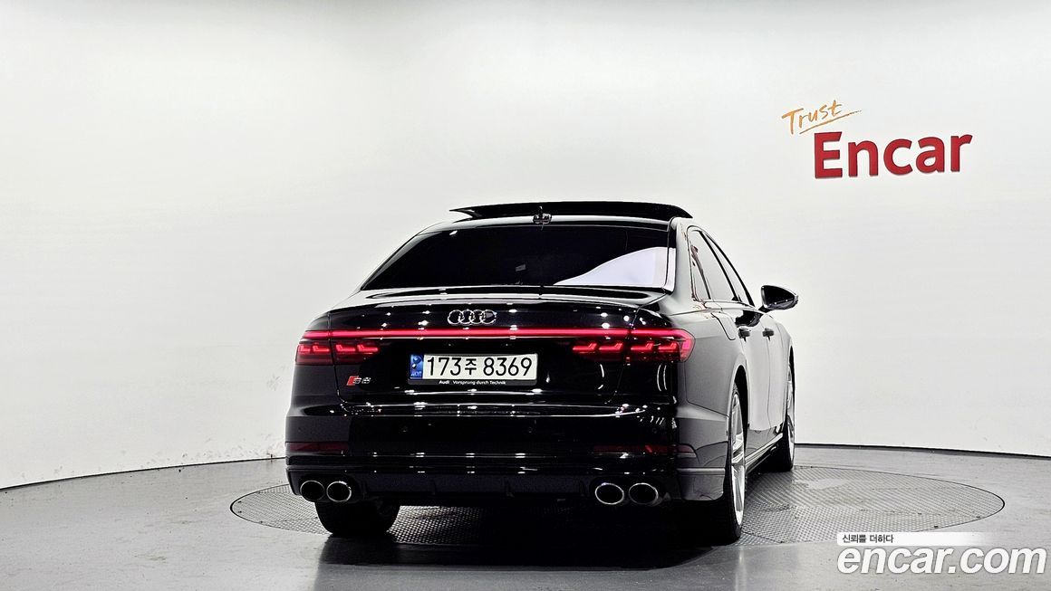 Audi S8 2021