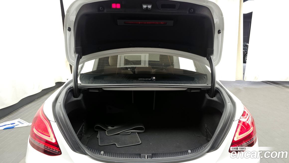 Mercedes-Benz C-Class 2021