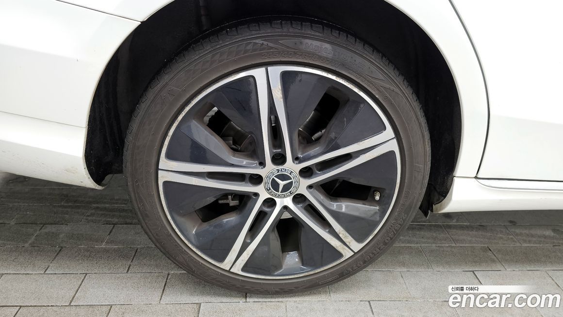 Mercedes-Benz C-Class 2021