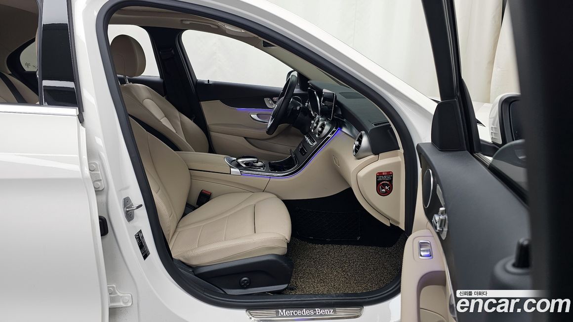 Mercedes-Benz C-Class 2021