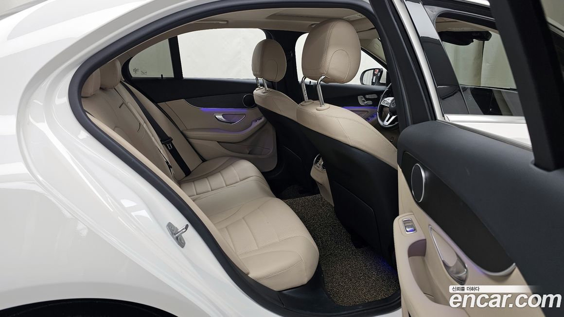 Mercedes-Benz C-Class 2021