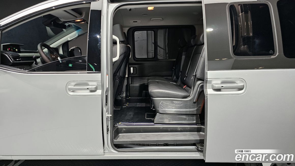 Hyundai Staria 2025