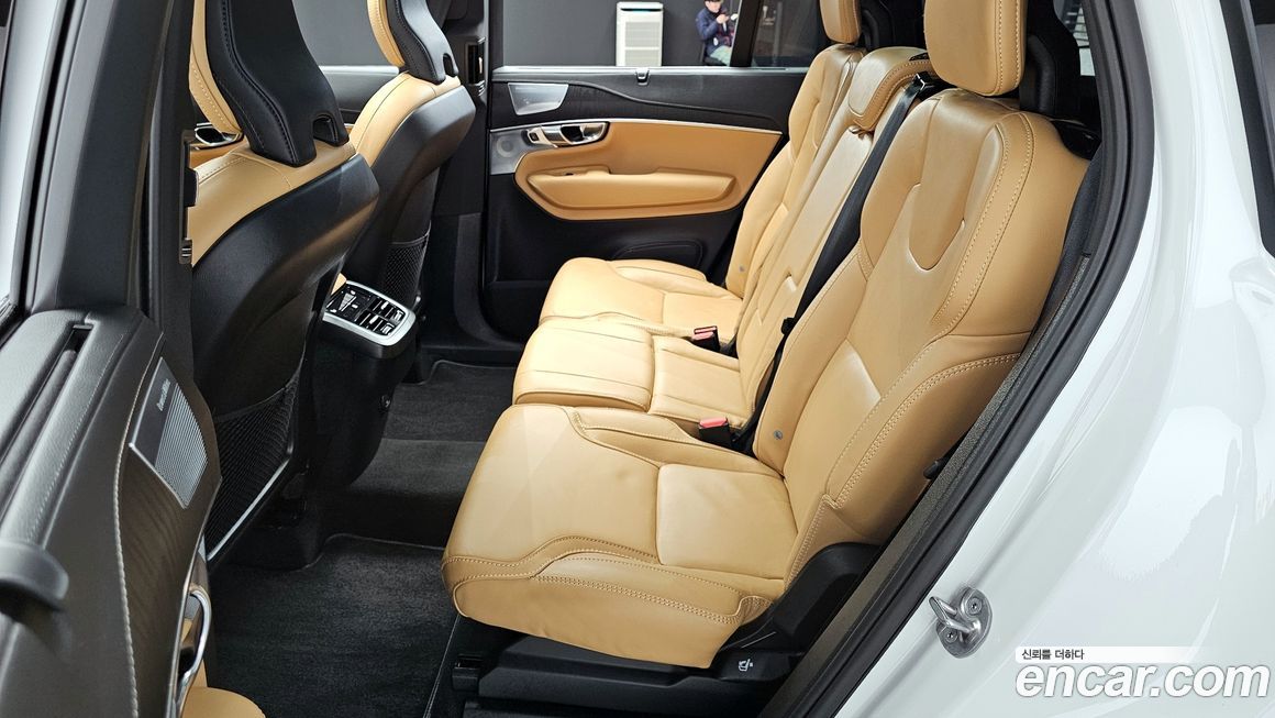 Volvo XC90 2025