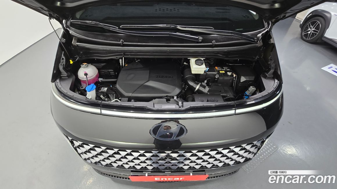 Hyundai Staria 2025