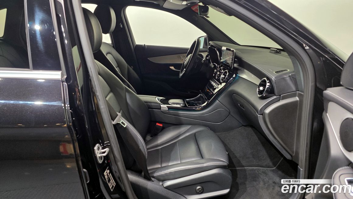 Mercedes-Benz GLC-Class 2021