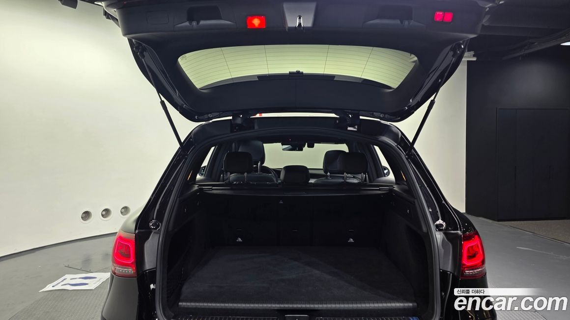 Mercedes-Benz GLC-Class 2021